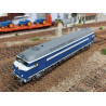 25-01-G002 - CC 80001 - Caen - Bleu Foncé / Blanc - Toit noir